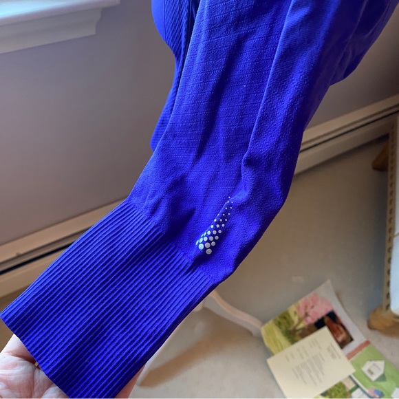 Athleta women’s performance top - L - Picture 7 of 9